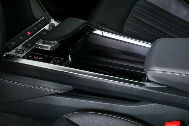 Used 2021 Audi e-tron Premium w/ Convenience Plus Package image 18