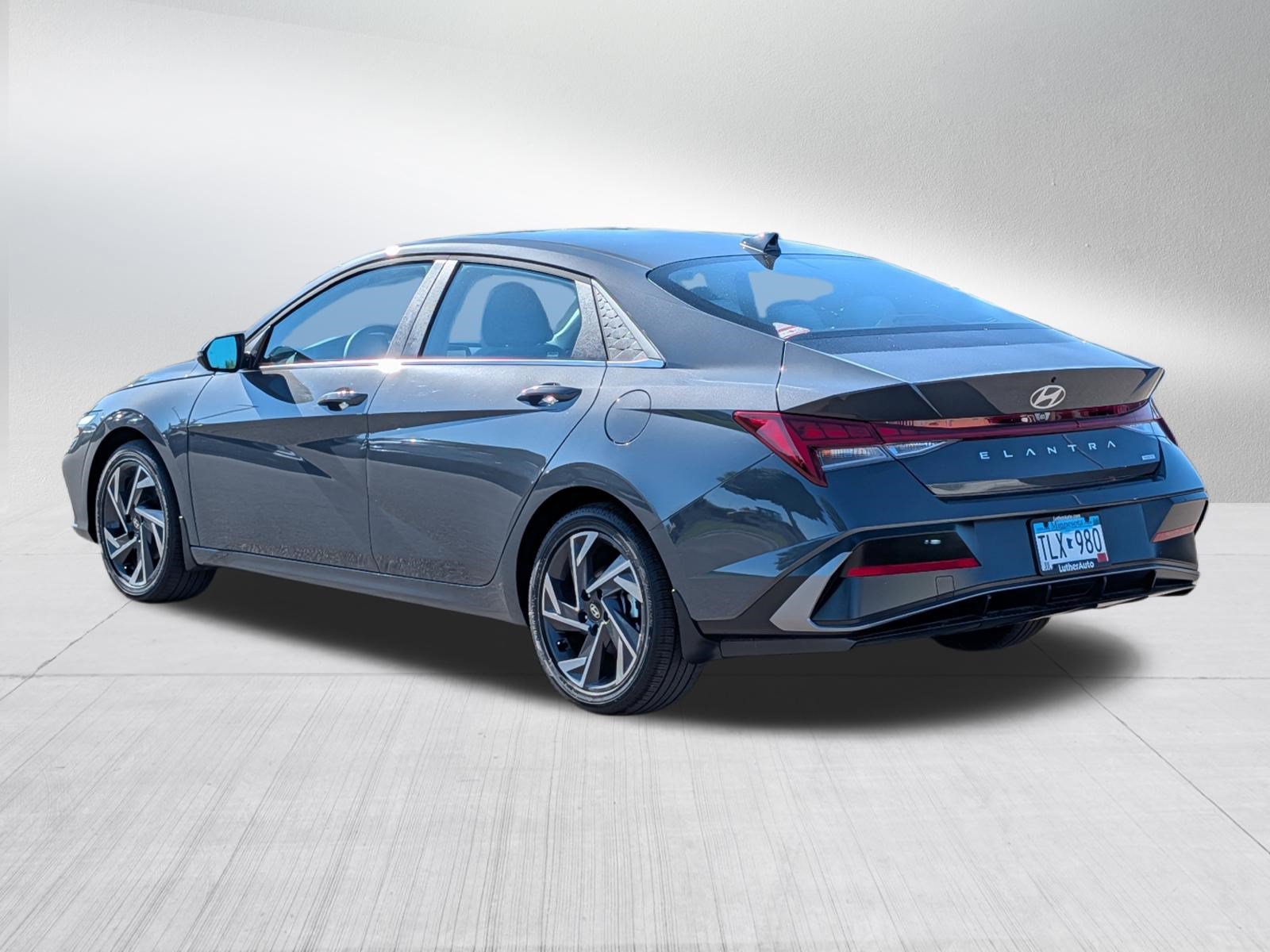 Certified 2026 Hyundai Elantra Limited FWD image 5