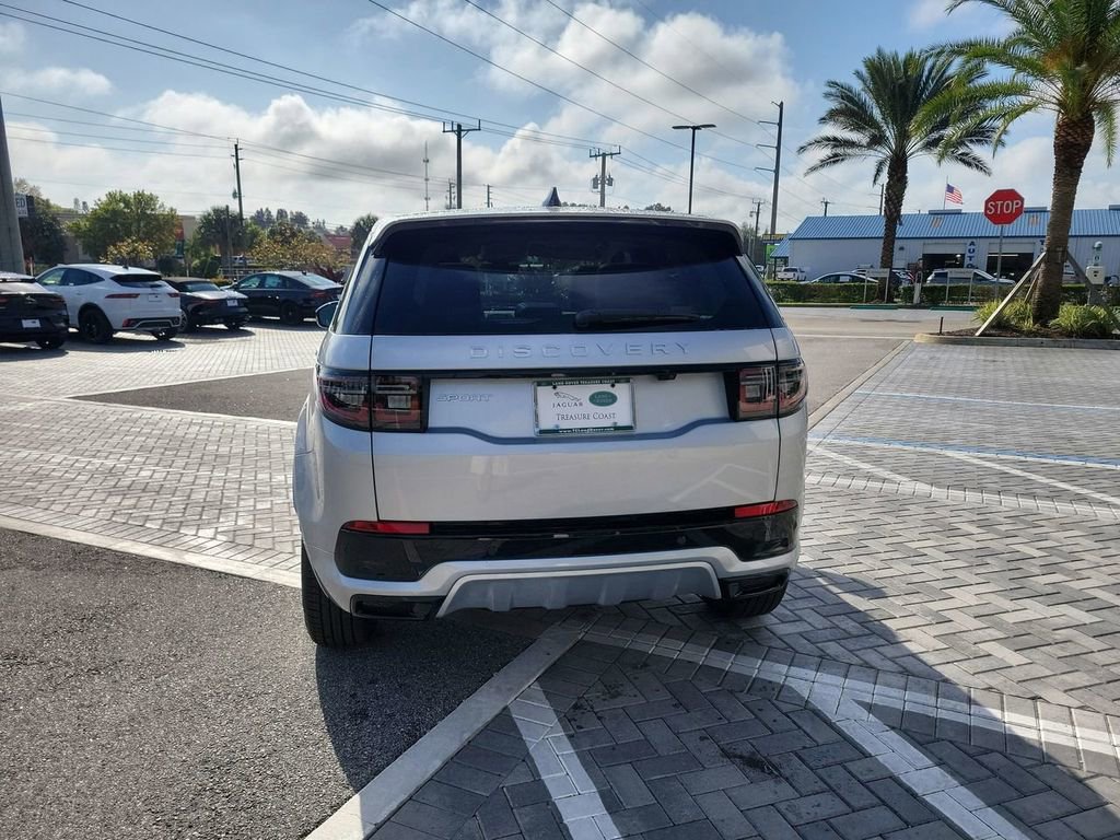 New 2025 Land Rover Discovery Sport S image 4