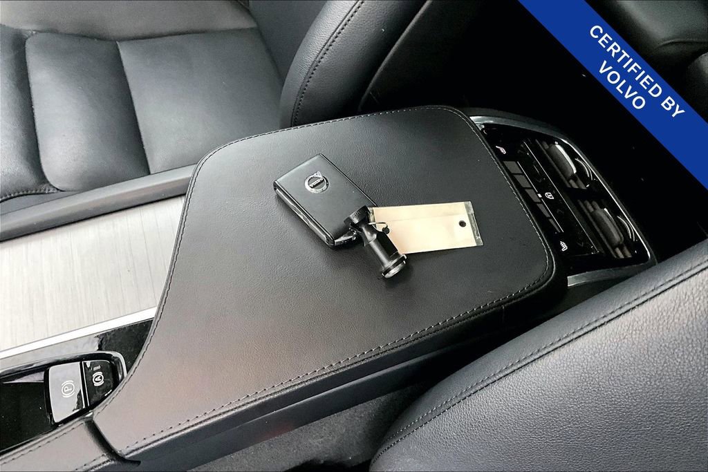 Used 2024 Volvo XC90 B5 Core w/ Protection Package Premier image 14