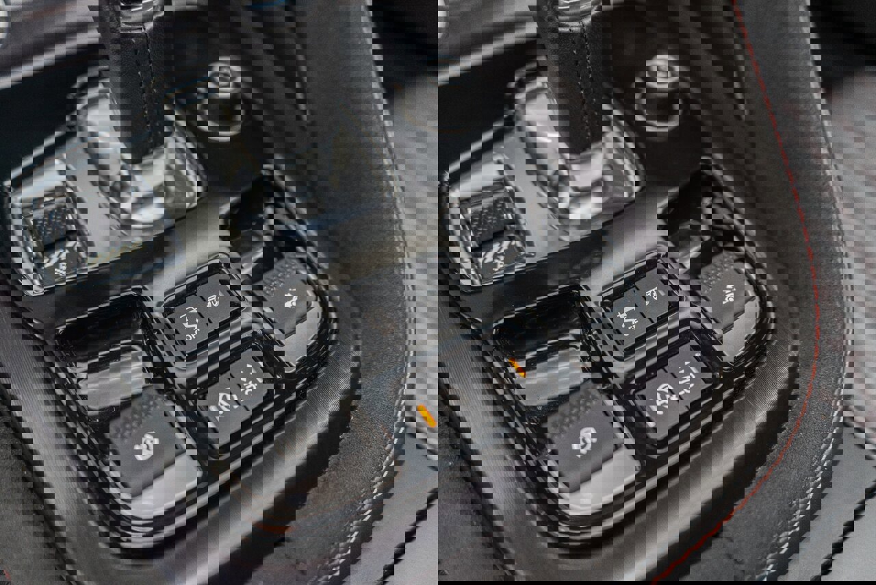 Used 2020 Jaguar F-TYPE SVR image 87