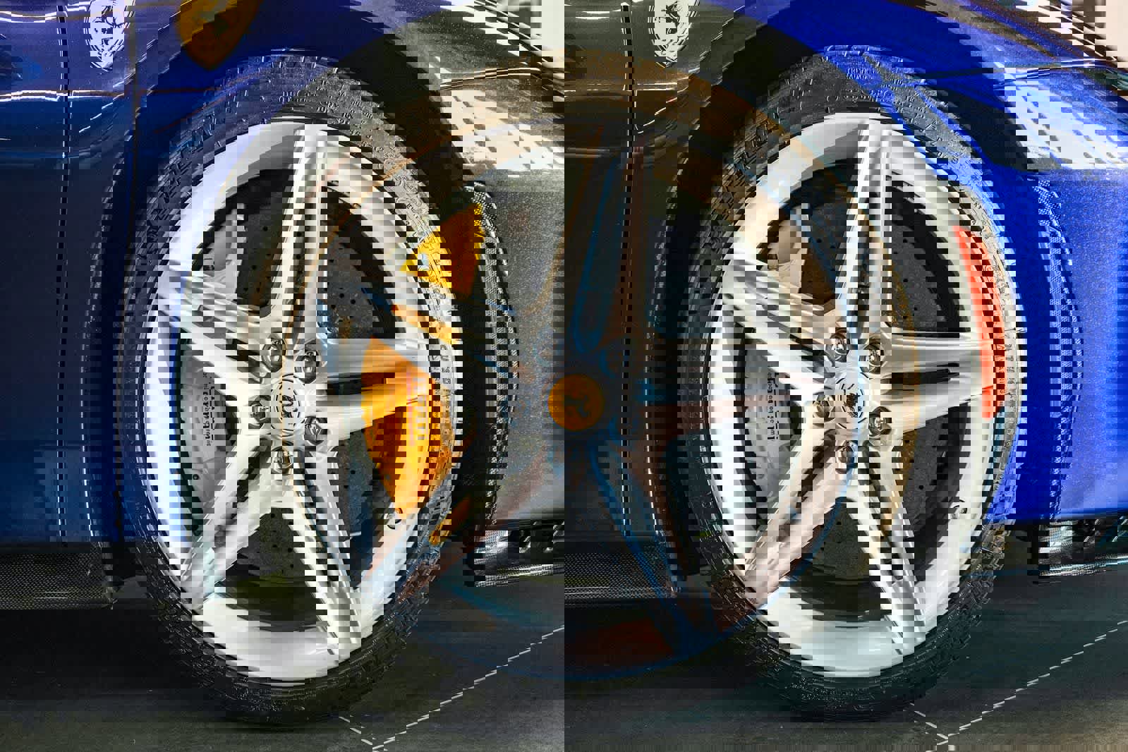 Used 2022 Ferrari SF90 Spider image 22