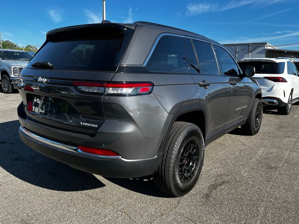 Used 2025 Jeep Grand Cherokee Laredo w/ Luxury Tech Group I image 2