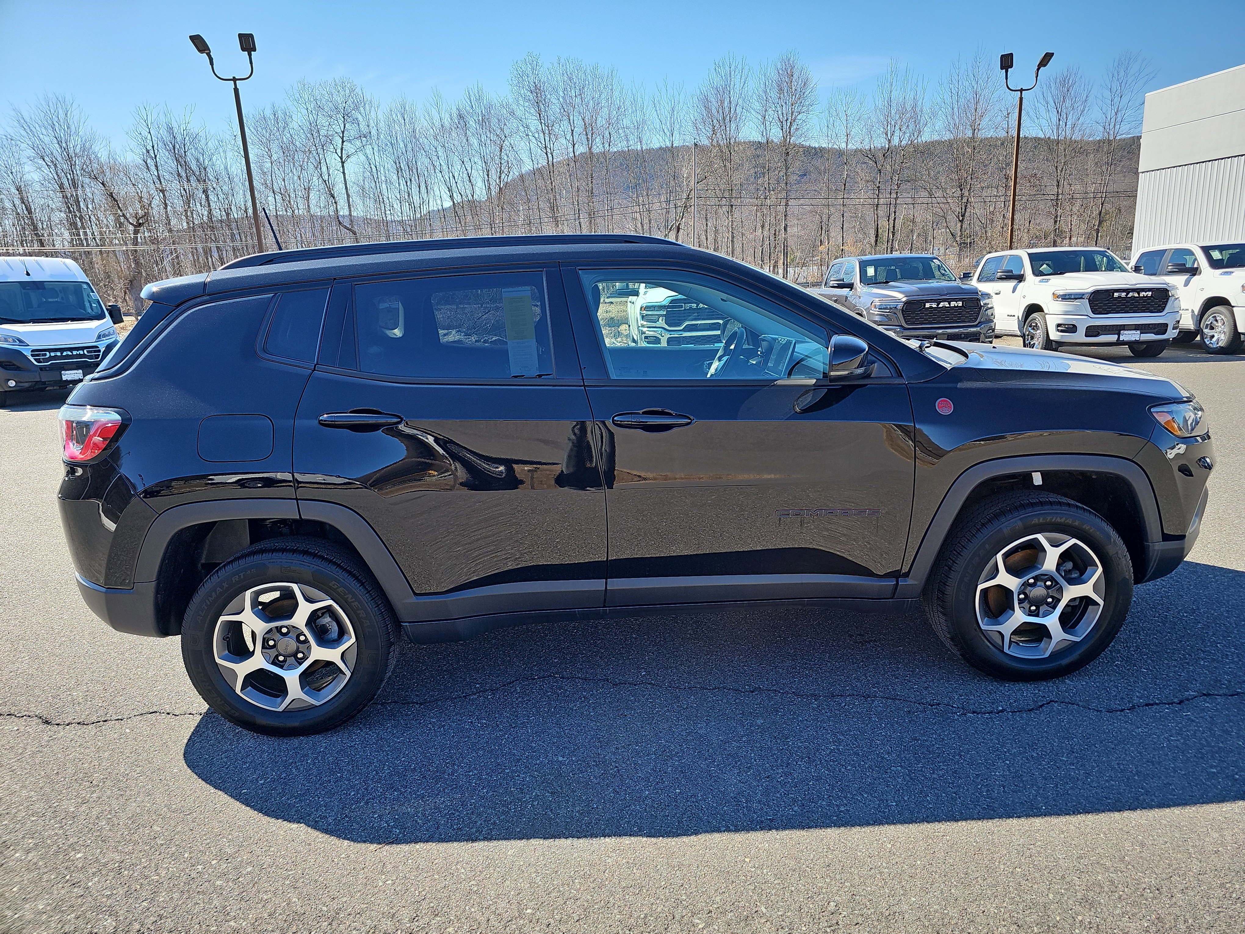 Certified 2022 Jeep Compass Trailhawk image 4