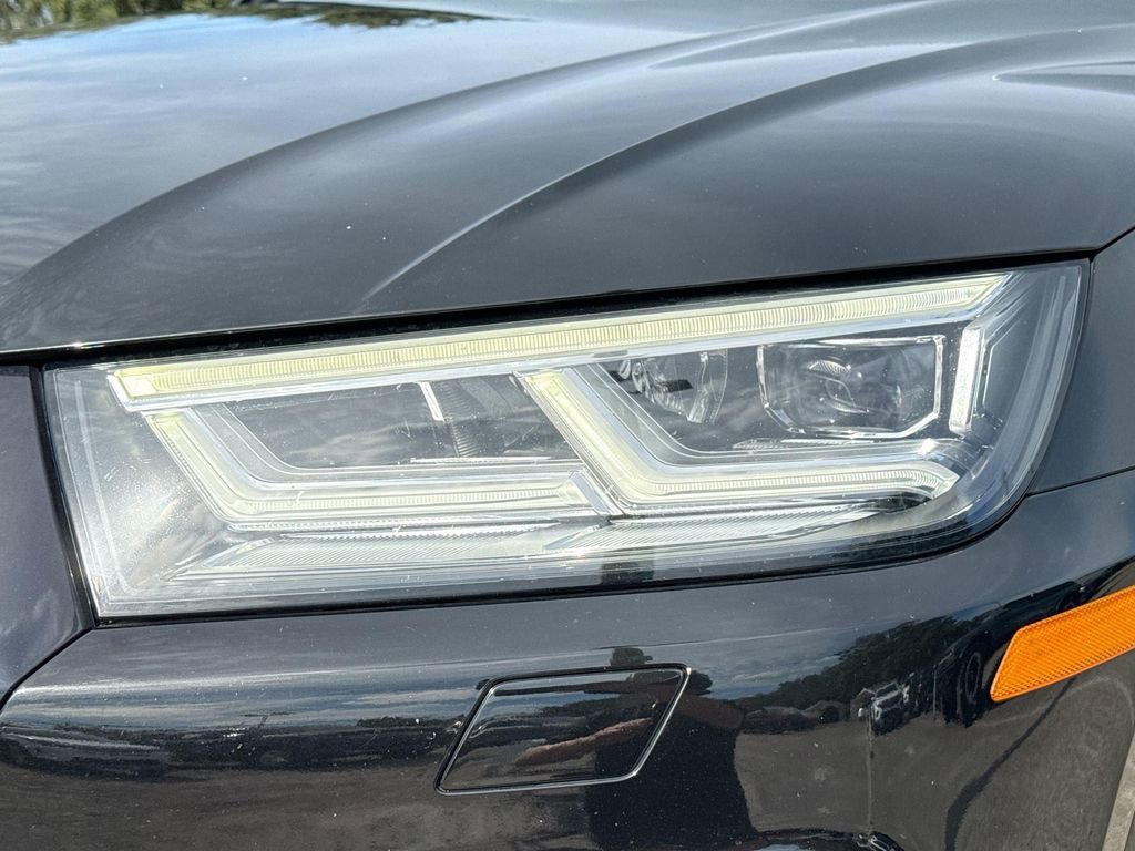 Used 2020 Audi Q5 2.0T Titanium Premium Plus w/ Premium Plus Package image 9