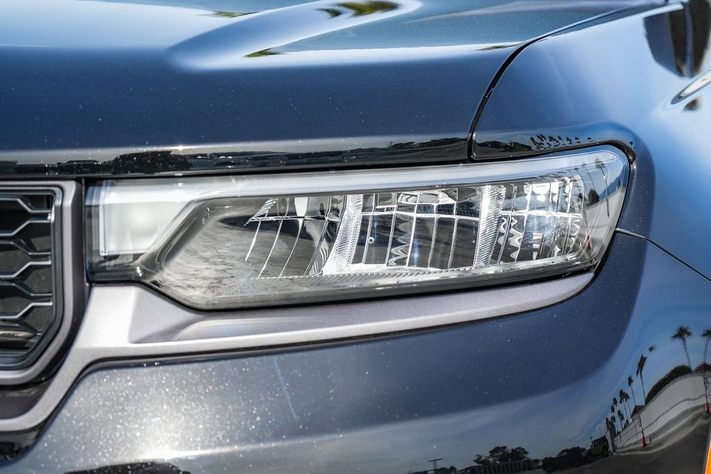 New 2026 Jeep Grand Cherokee Altitude image 5