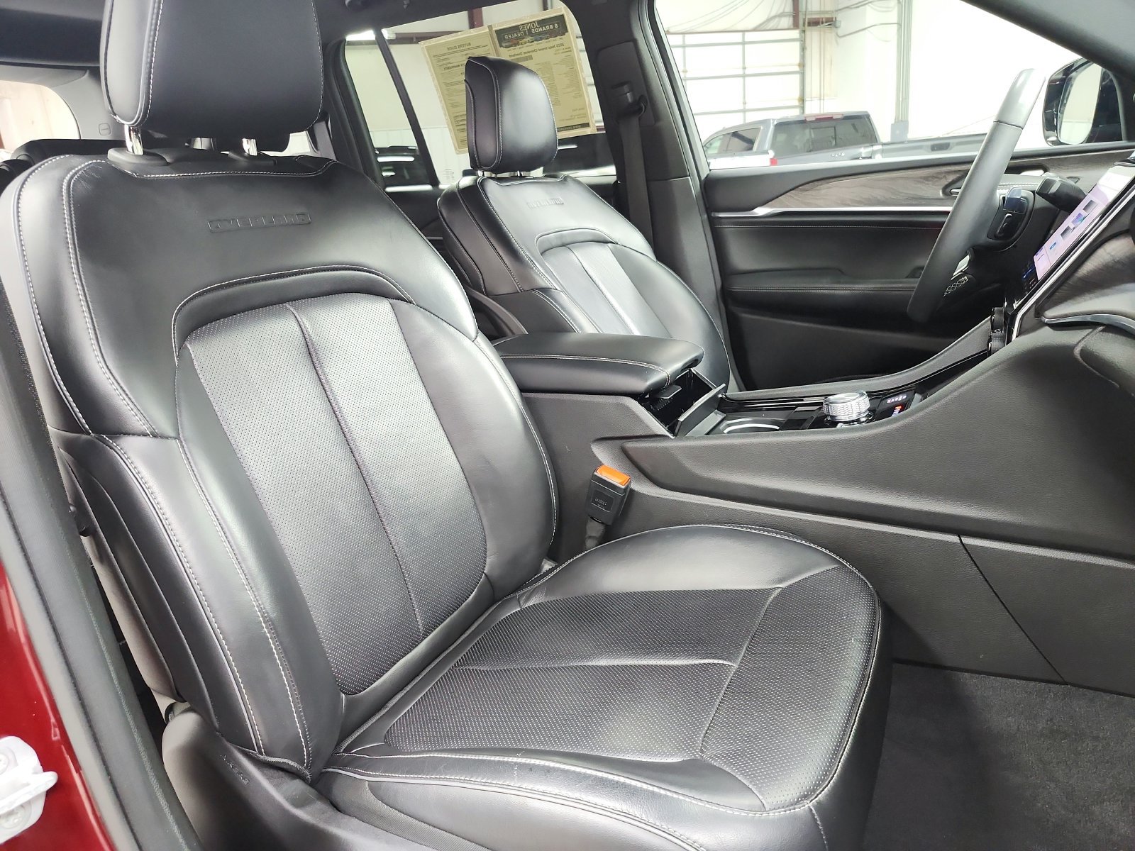 Used 2023 Jeep Grand Cherokee Overland AWD/4WD image 93