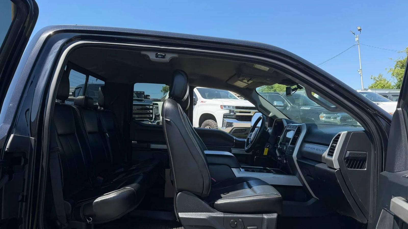 Used 2020 Ford F350 Lariat w/ Lariat Value Package AWD/4WD image 8