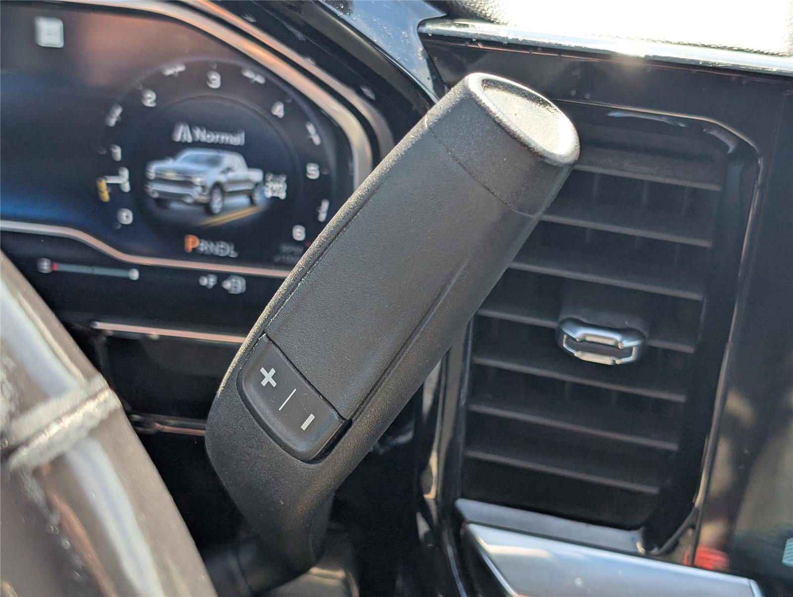 Used 2022 Chevrolet Silverado 1500 LT w/ Z71 Off-Road Package image 27