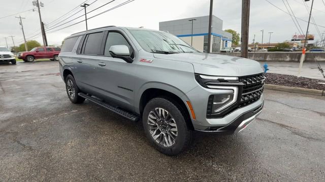 Used 2025 Chevrolet Suburban Z71 AWD/4WD image 2
