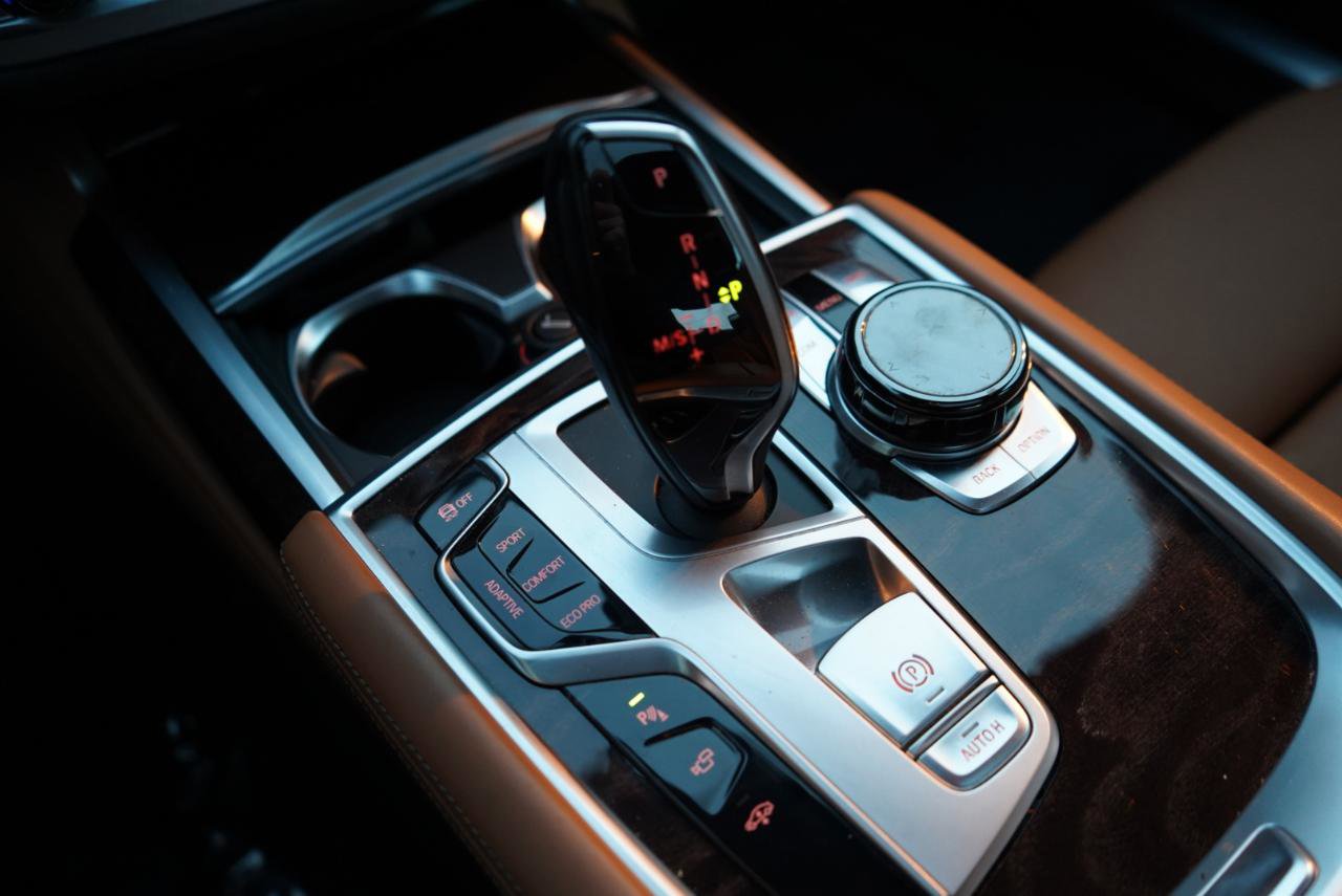 Used 2018 BMW 750i xDrive image 55