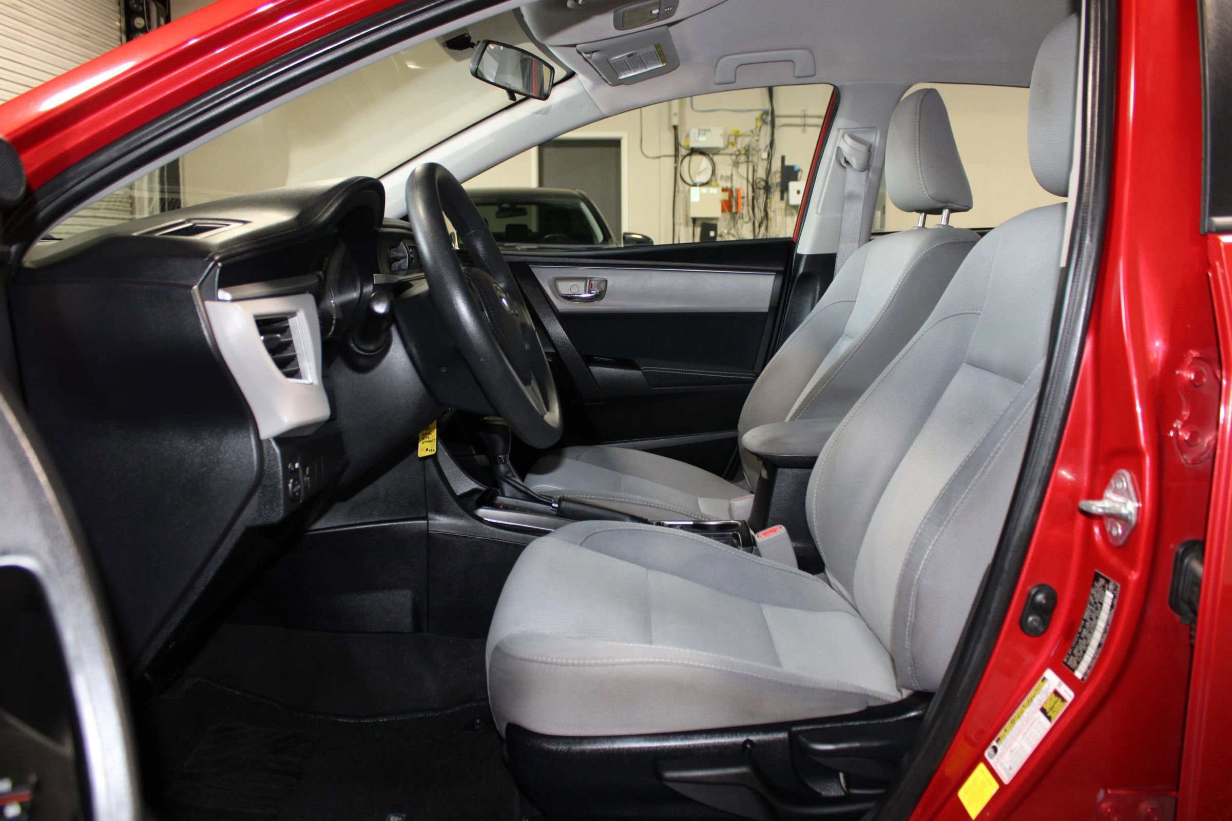 Used 2015 Toyota Corolla LE FWD image 8