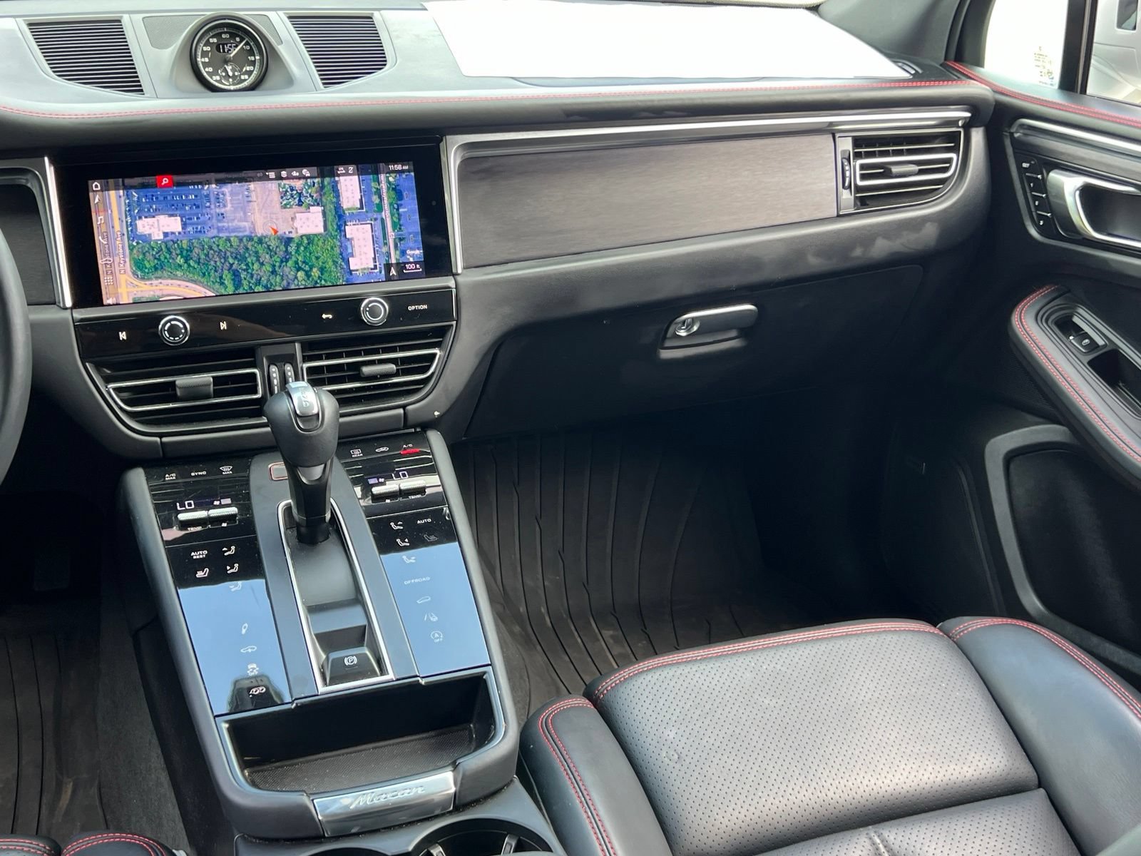 Certified 2024 Porsche Macan GTS AWD/4WD image 29
