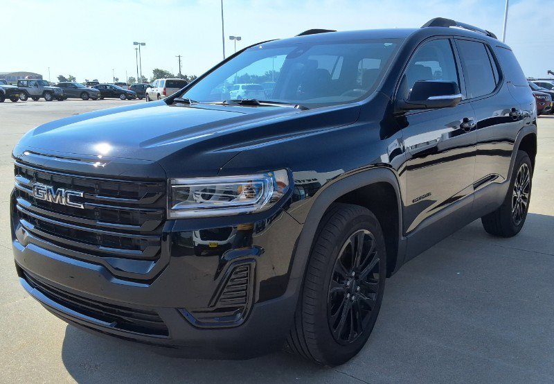 Used 2023 GMC Acadia SLE w/ Driver Convenience Package image 3