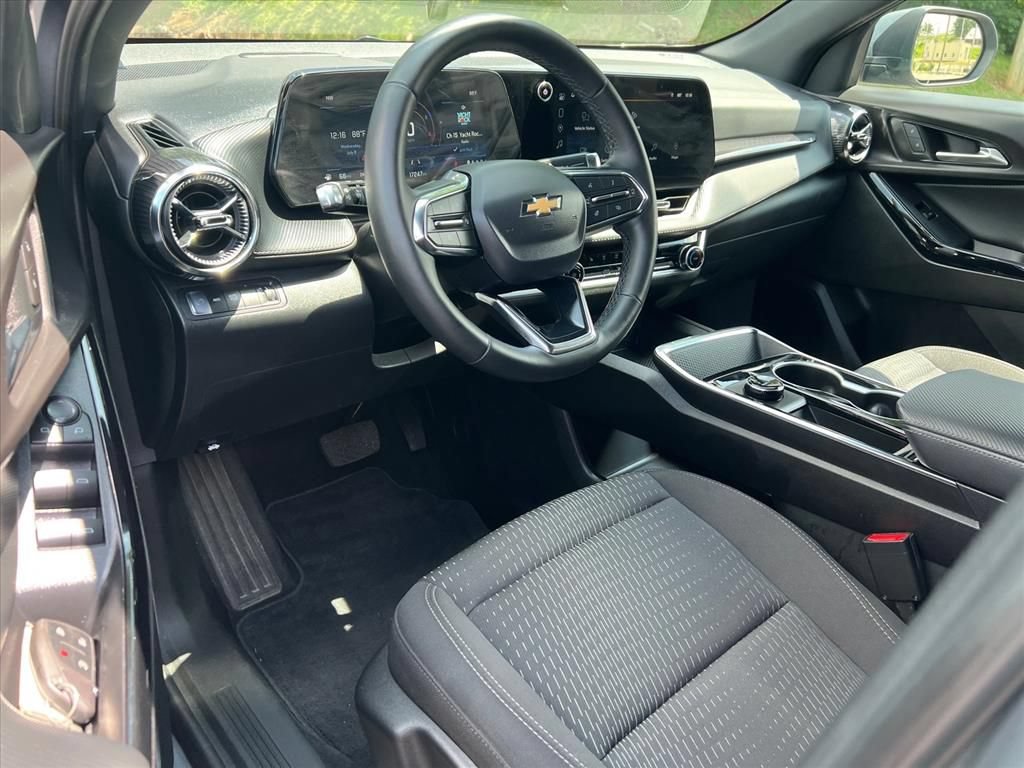 Used 2026 Chevrolet Equinox LT AWD/4WD image 13