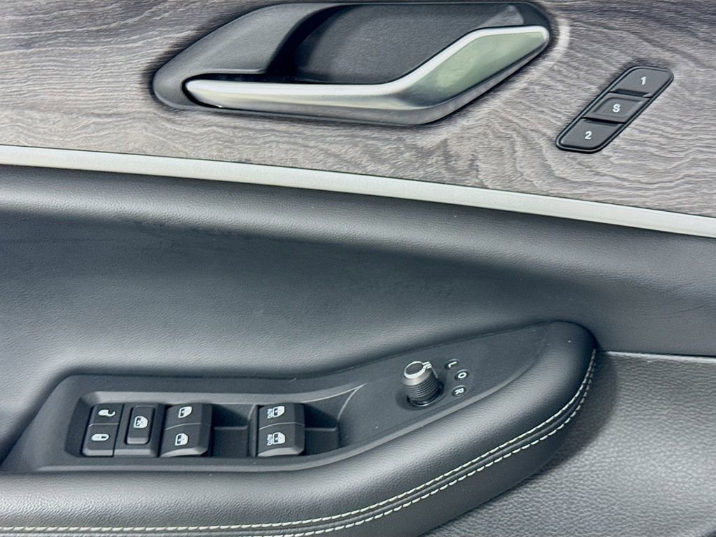 Used 2022 Jeep Grand Cherokee L Limited RWD image 21