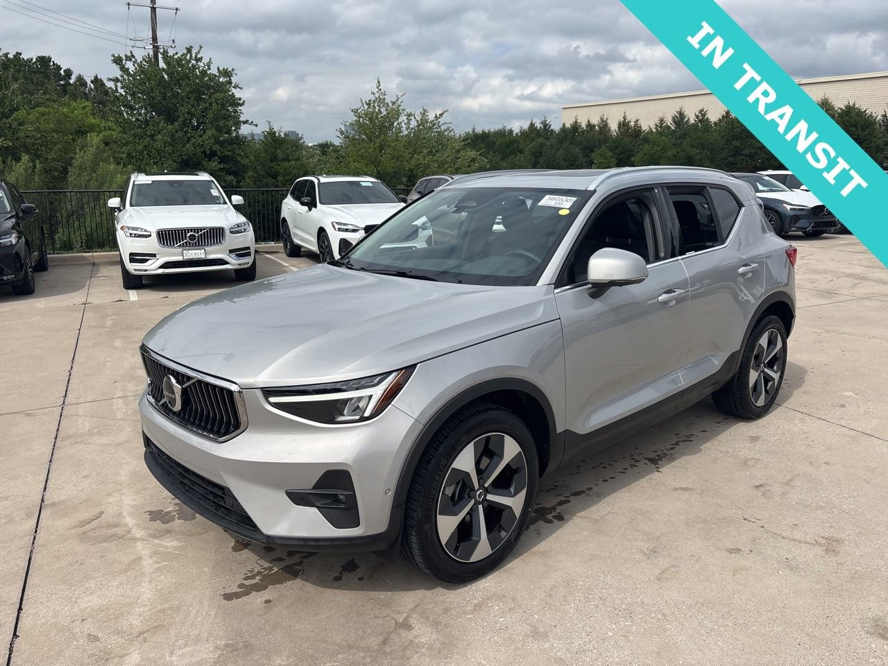 Certified 2025 Volvo XC40 B5 Plus AWD/4WD image 1