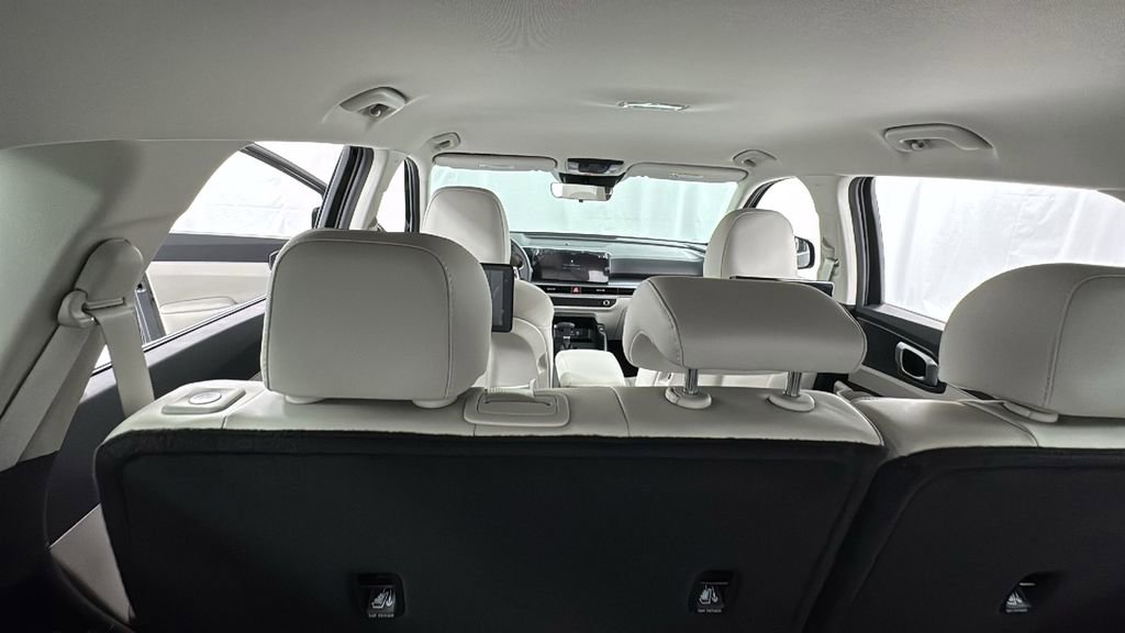New 2025 Kia Sorento S image 18