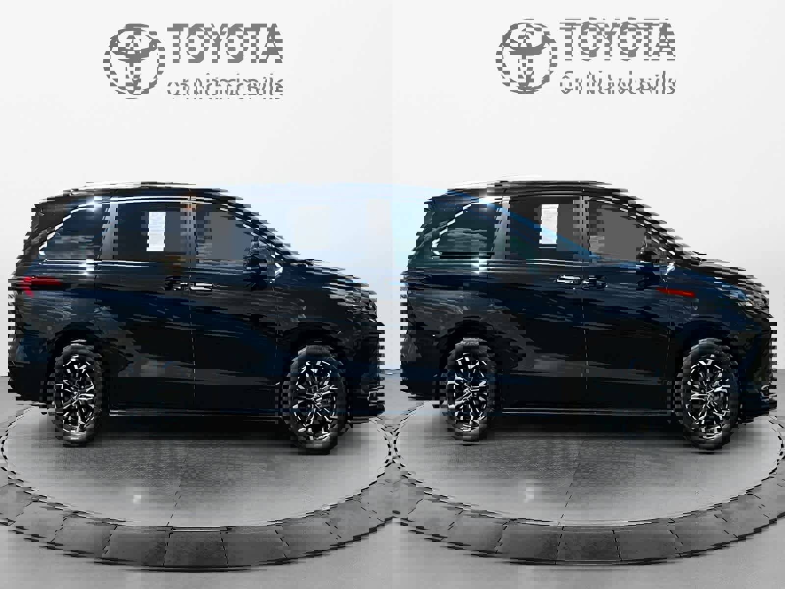 Used 2026 Toyota Sienna Platinum AWD/4WD image 7