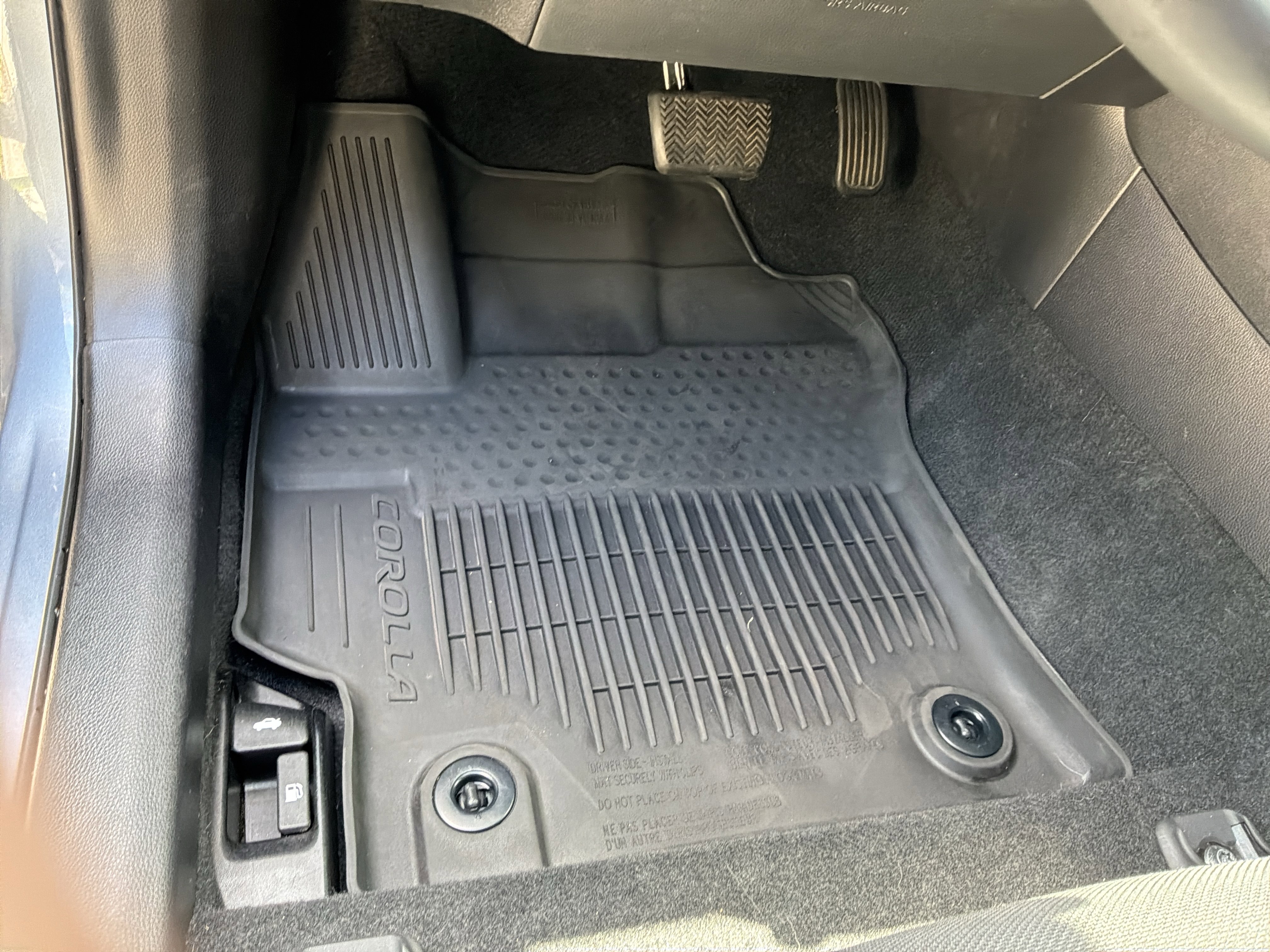 Used 2022 Toyota Corolla SE w/ SE Premium Package FWD image 17