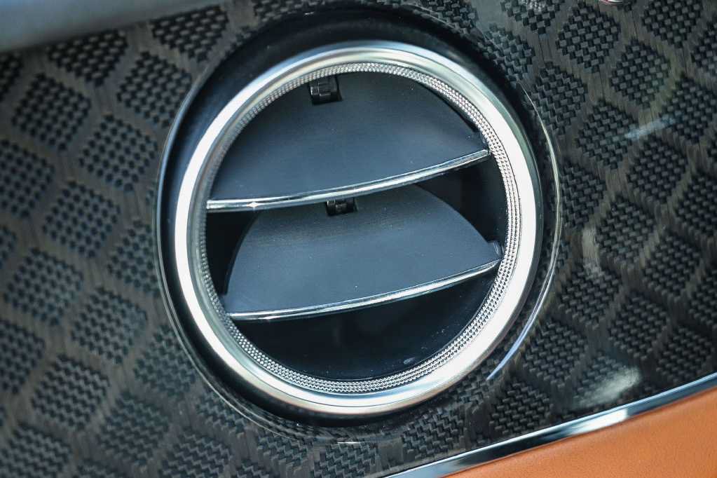 Used 2020 Bentley Bentayga AWD/4WD image 32