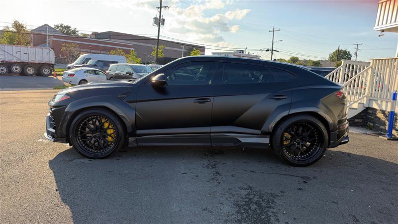 Used 2021 Lamborghini Urus AWD/4WD image 4
