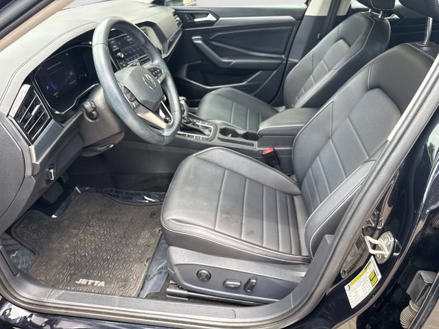 Used 2022 Volkswagen Jetta SE w/ Panoramic Sunroof Package FWD image 13