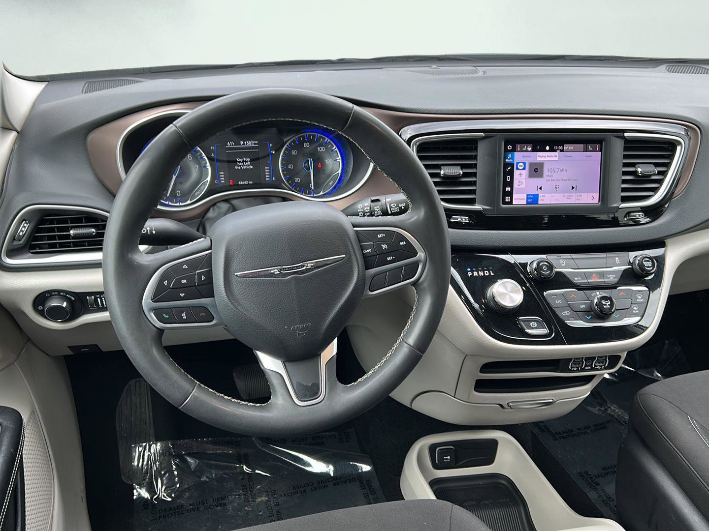 Used 2022 Chrysler Voyager LX FWD image 15