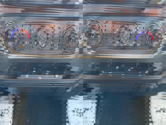 Used 2018 Chevrolet Silverado 1500 LT w/ All Star Edition image 37