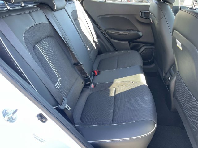 Certified 2025 Hyundai Venue Limited FWD image 20