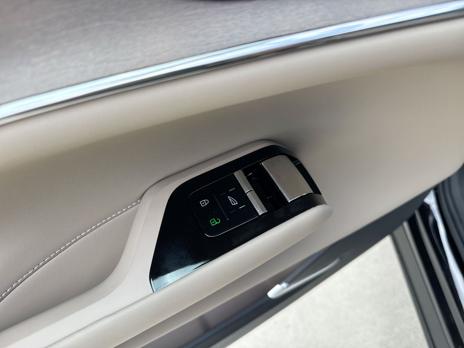New 2026 Volvo EX90 Plus AWD/4WD image 15