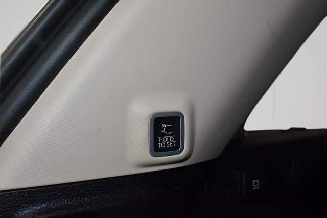 Used 2022 Jeep Grand Cherokee Limited w/ Luxury Tech Group II AWD/4WD image 12