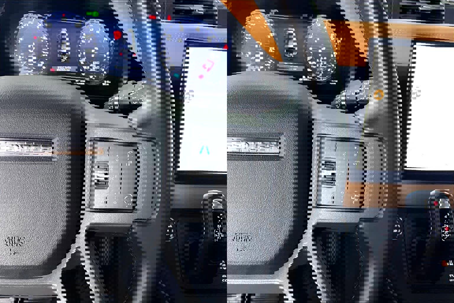 Used 2024 Land Rover Defender 130 X-Dynamic SE image 23