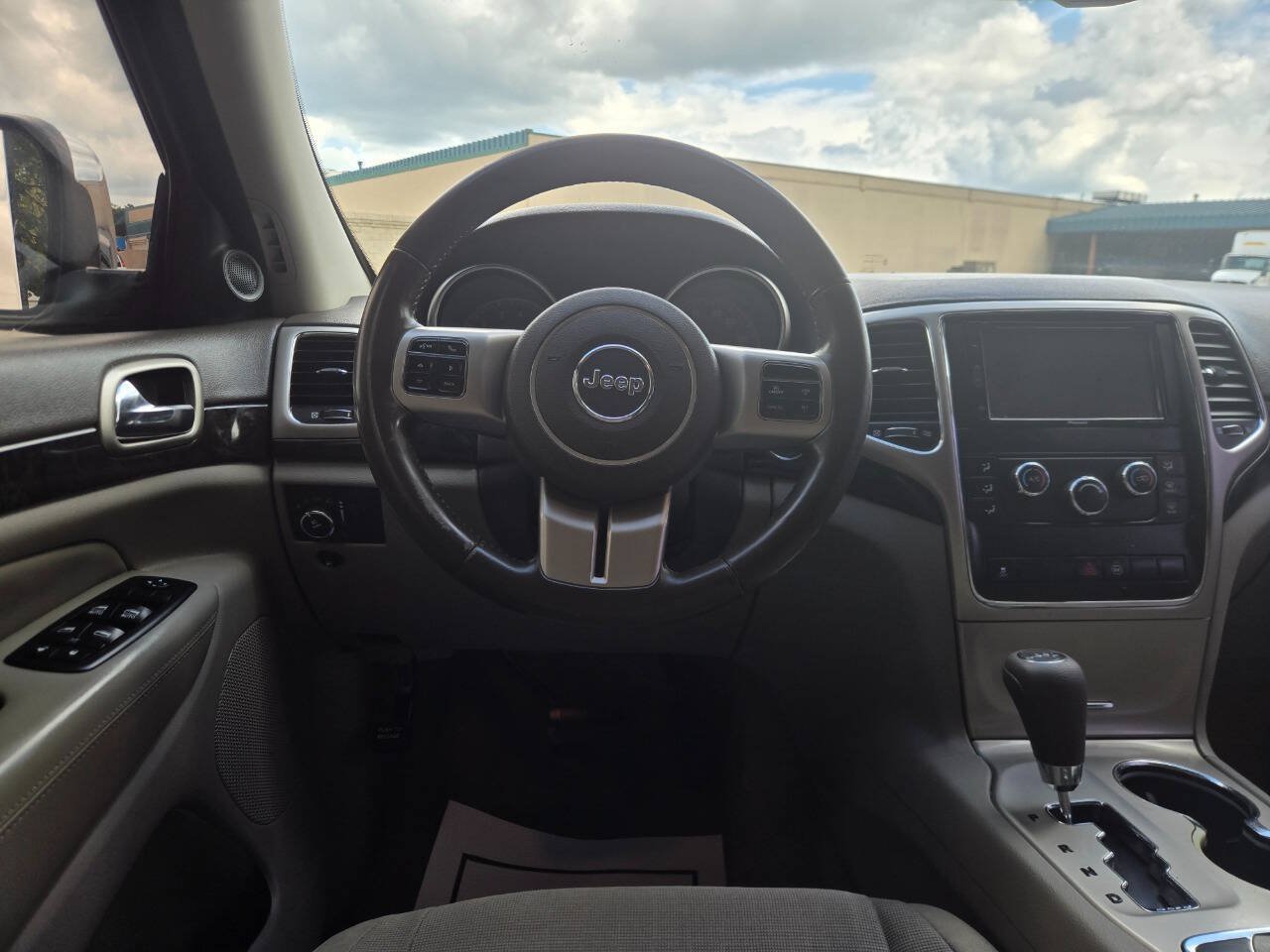 Used 2012 Jeep Grand Cherokee Laredo w/ Laredo E Group AWD/4WD image 35