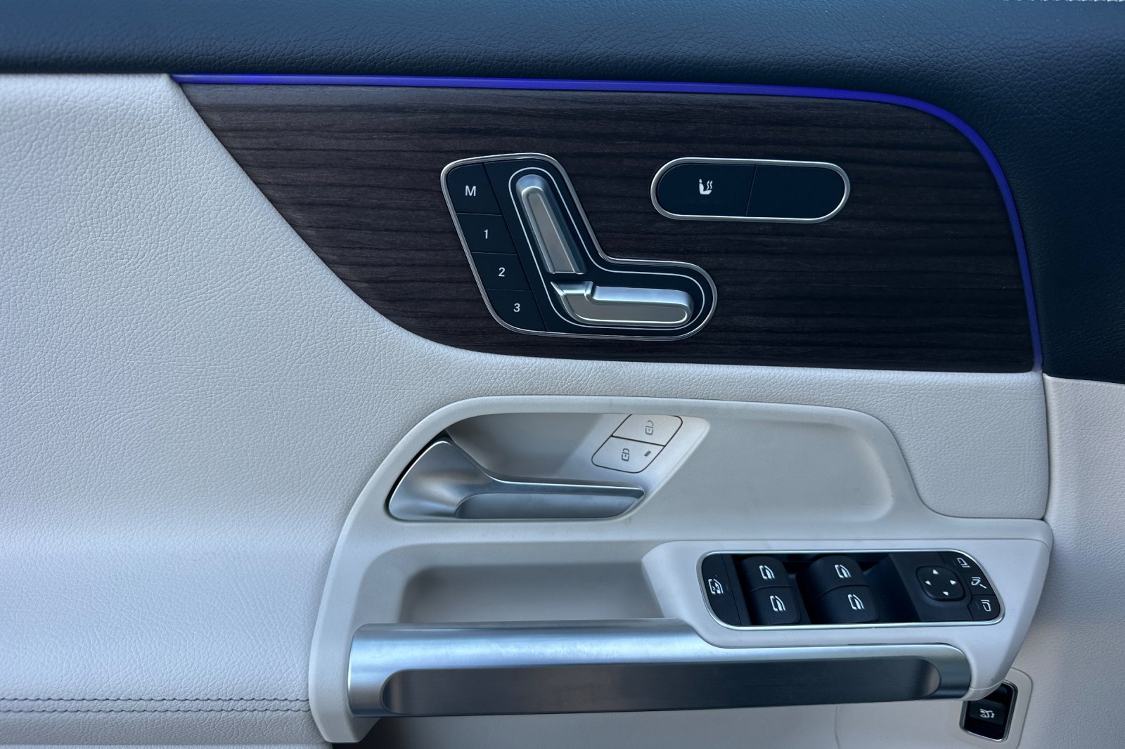 New 2026 Mercedes-Benz GLB 250 4MATIC image 11