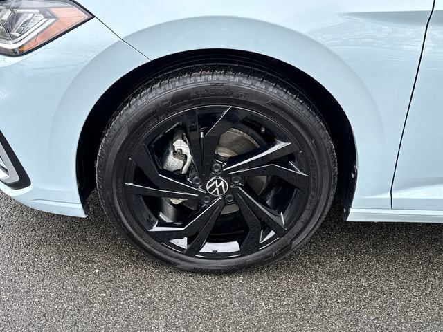 Certified 2025 Volkswagen Jetta SE w/ Sunroof Package image 10