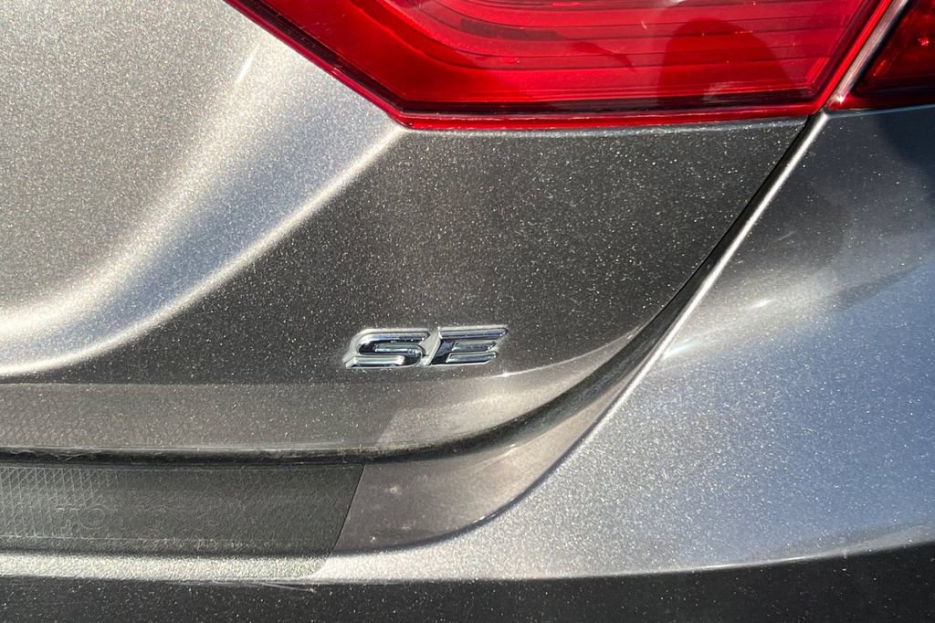 Used 2019 Toyota Camry SE image 9