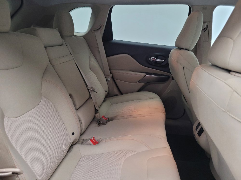 Used 2019 Jeep Cherokee Latitude w/ Popular Appearance Group AWD/4WD image 19