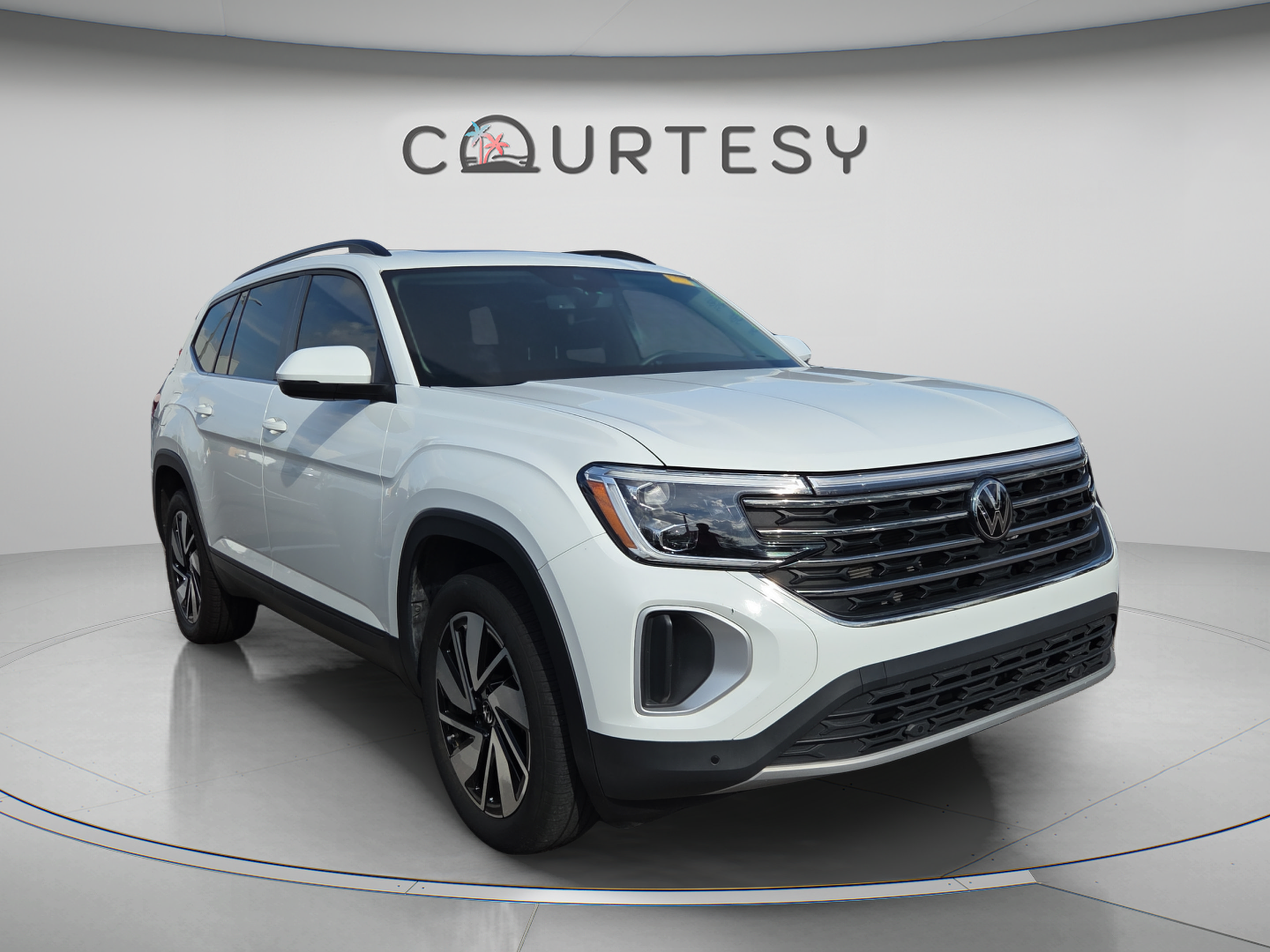 Used 2024 Volkswagen Atlas SE FWD image 3
