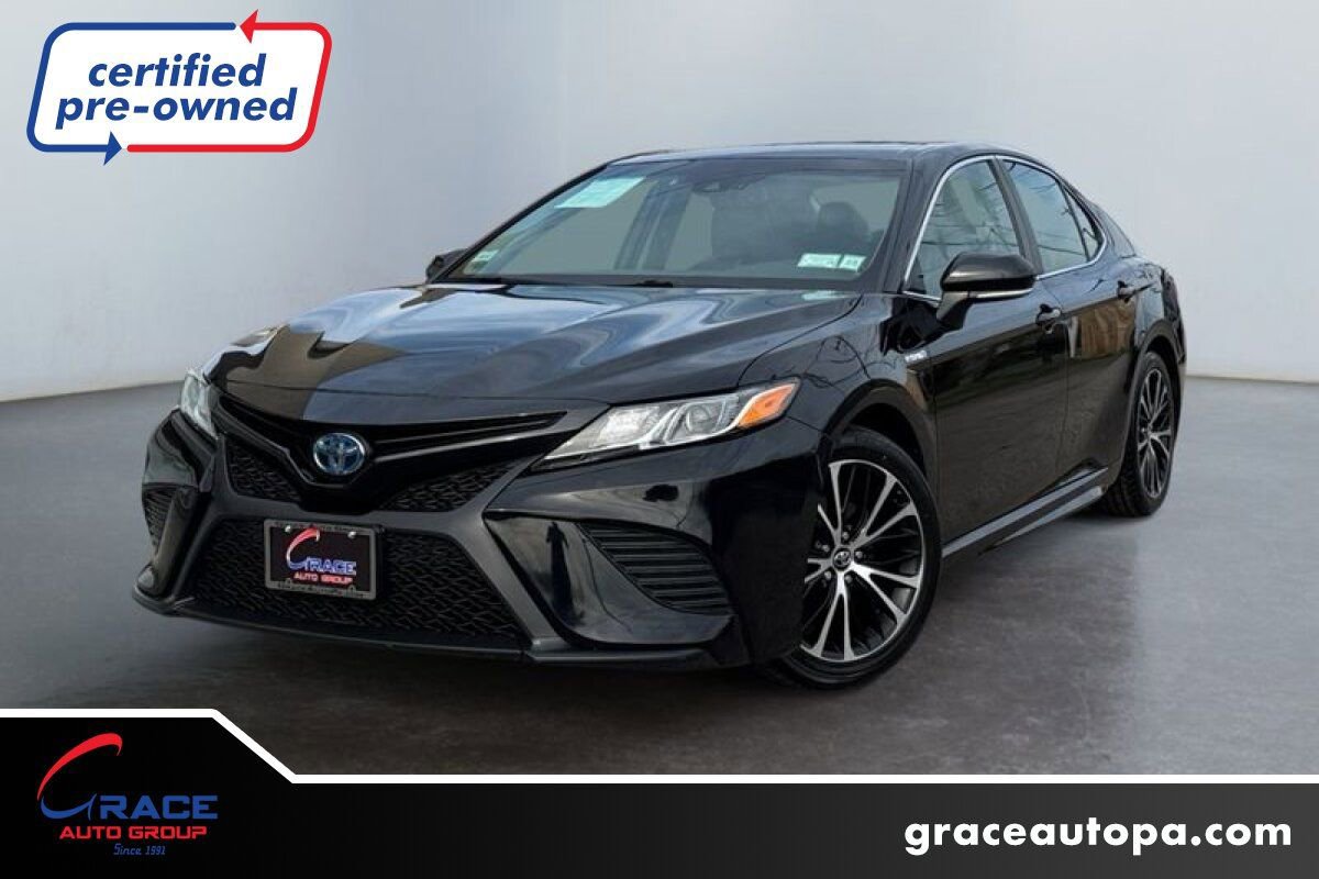 Used 2020 Toyota Camry SE w/ Sunroof Package image 1