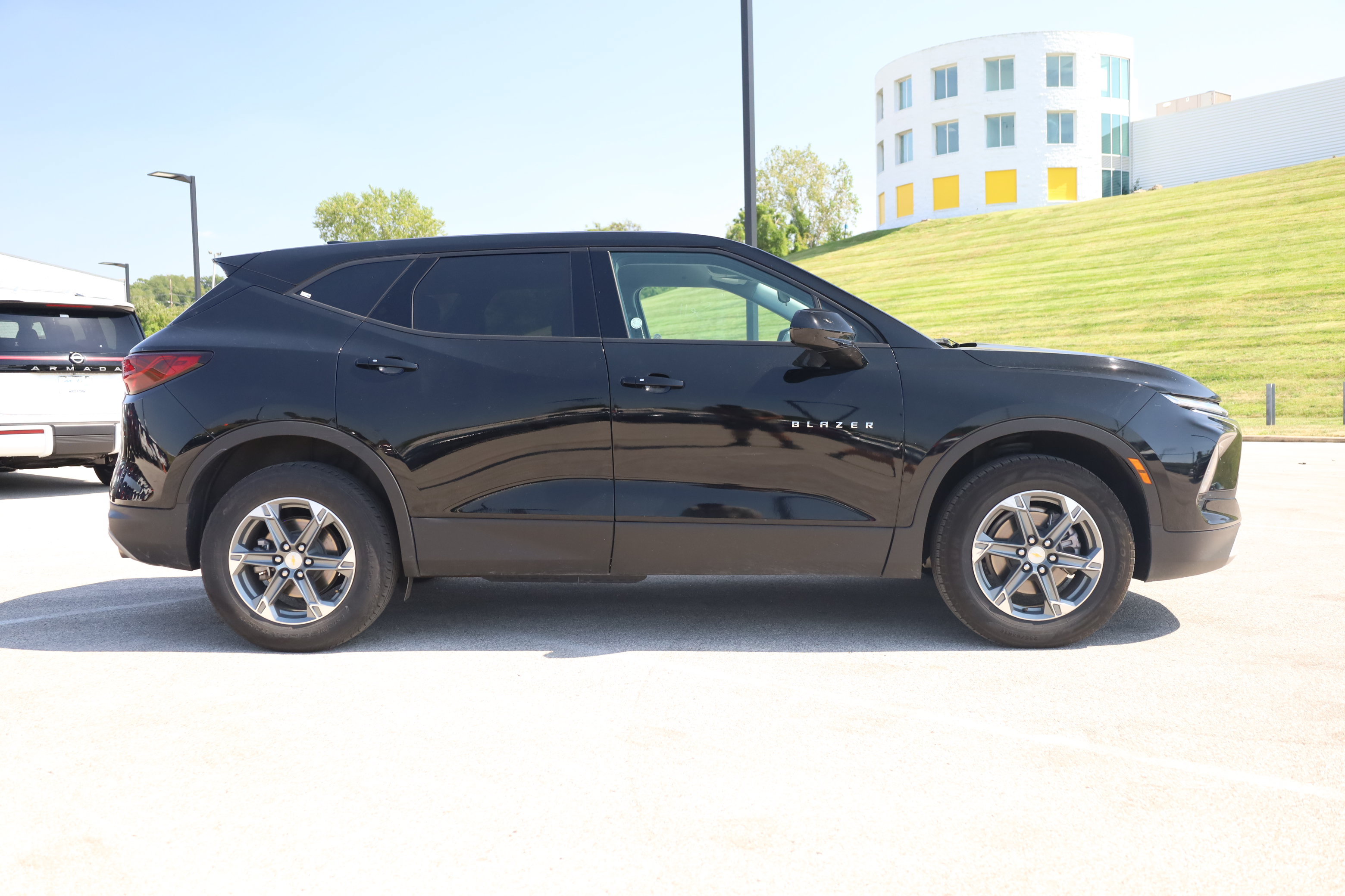 Used 2025 Chevrolet Blazer LT FWD image 4