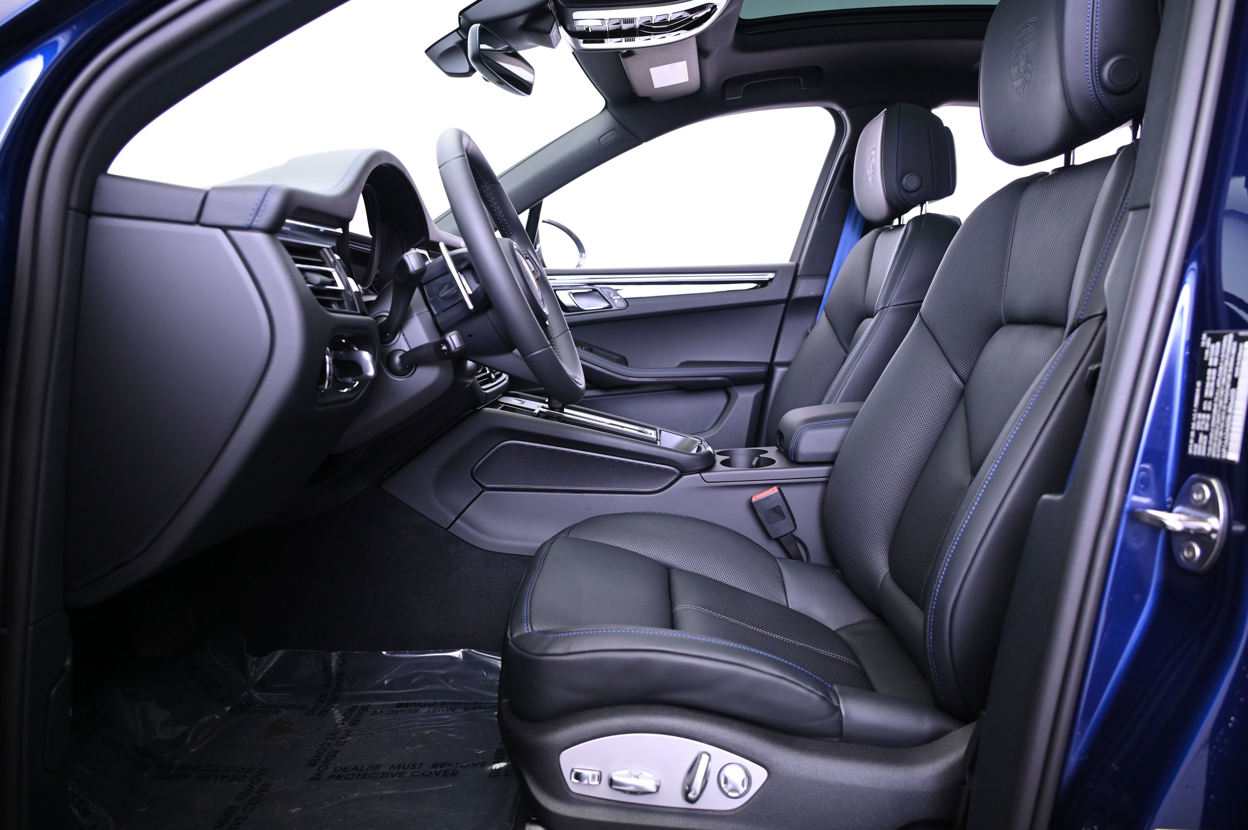 Certified 2025 Porsche Macan image 36