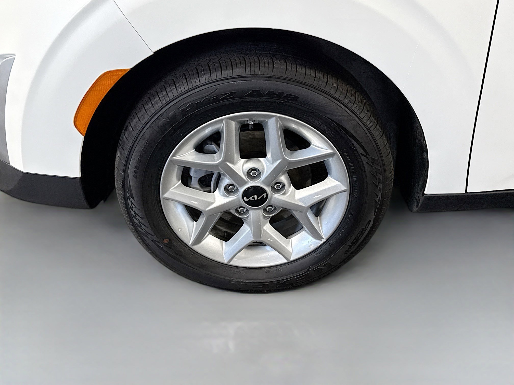 Used 2025 Kia Soul LX w/ LX Technology Package FWD image 37