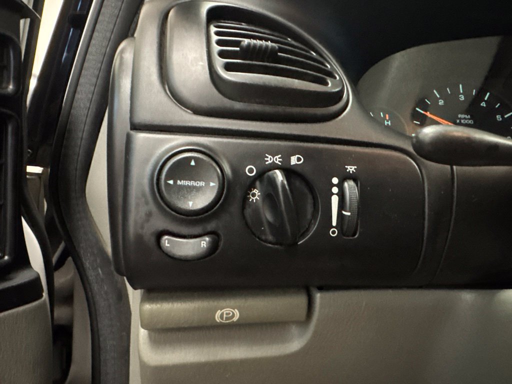 Used 2000 Dodge Grand Caravan SE FWD image 23