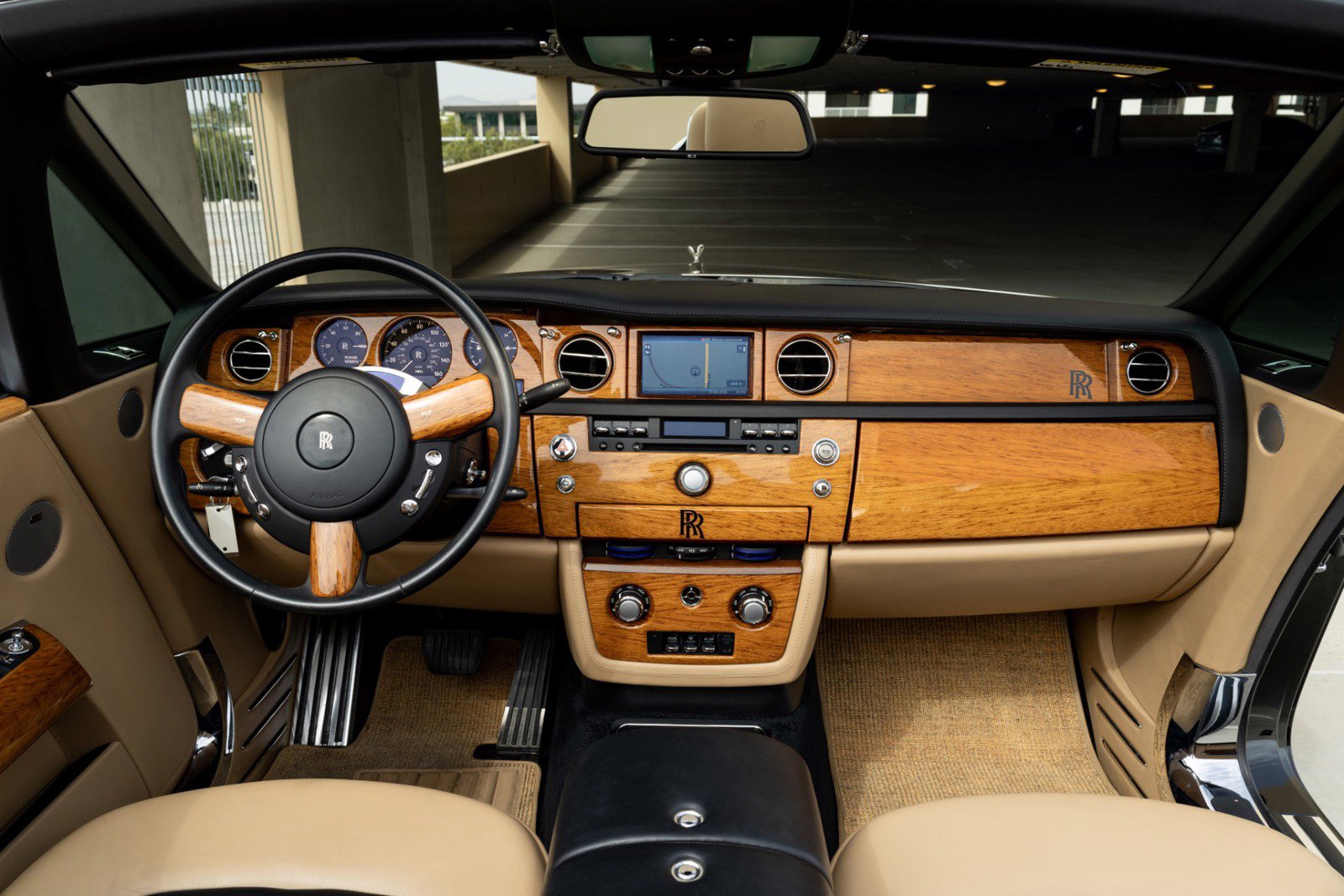 Used 2009 Rolls-Royce Phantom Drophead Coupe image 21