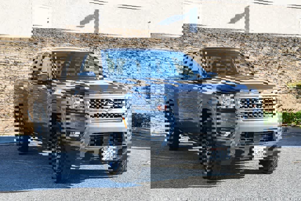 Used 2025 Nissan Frontier SV w/ SV Convenience Package image 3