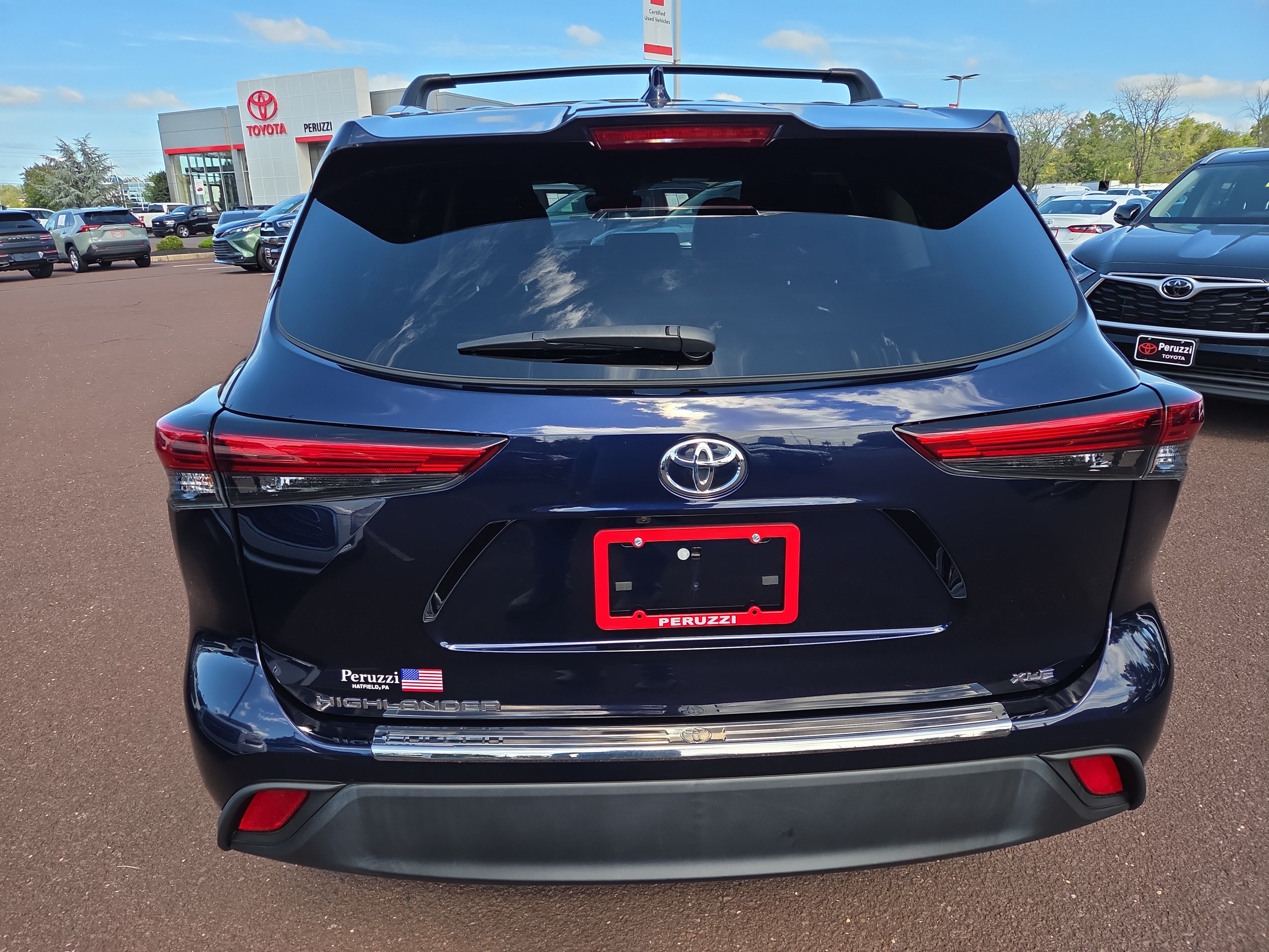 Used 2023 Toyota Highlander XLE FWD image 4