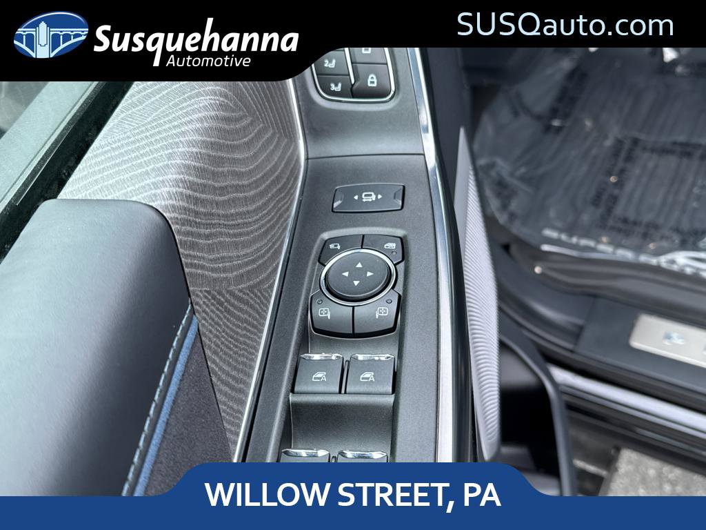 Used 2025 Ford F250 Platinum w/ FX4 Off-Road Package image 23