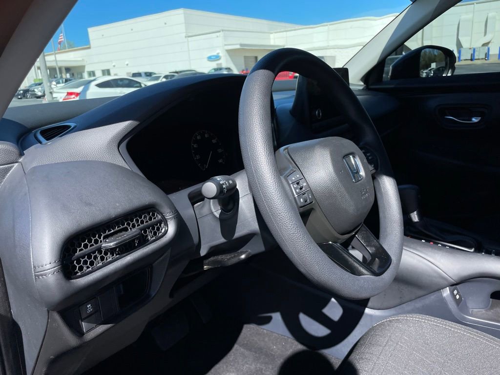 Certified 2025 Honda HR-V LX image 27