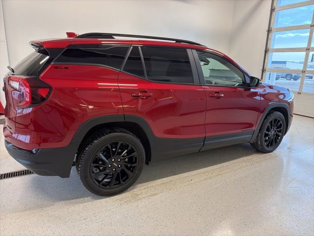 Used 2023 GMC Terrain SLE w/ Driver Convenience Package image 10